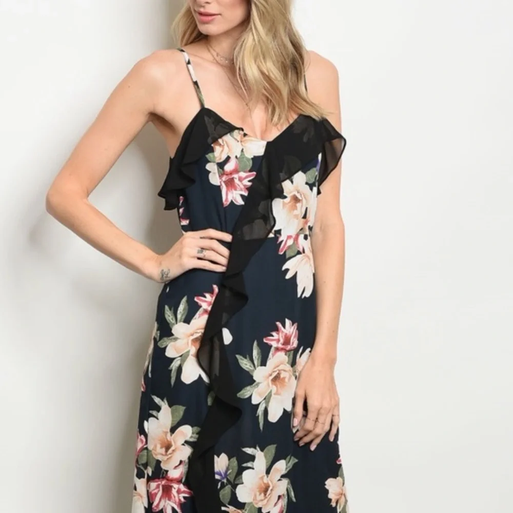 ❣️ Sale was 45$ down sizing ❣️ Lovely ruffled black floral maxi dress - Picture 3 of 3